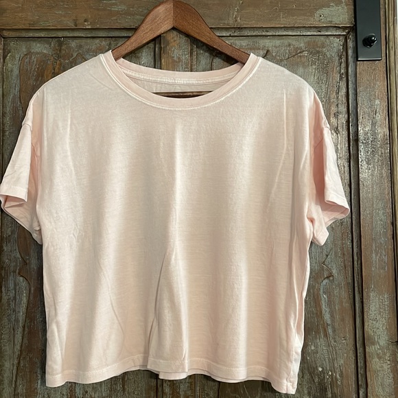 Old Navy Tops - Old Navy Peach Cropped Tee Size L